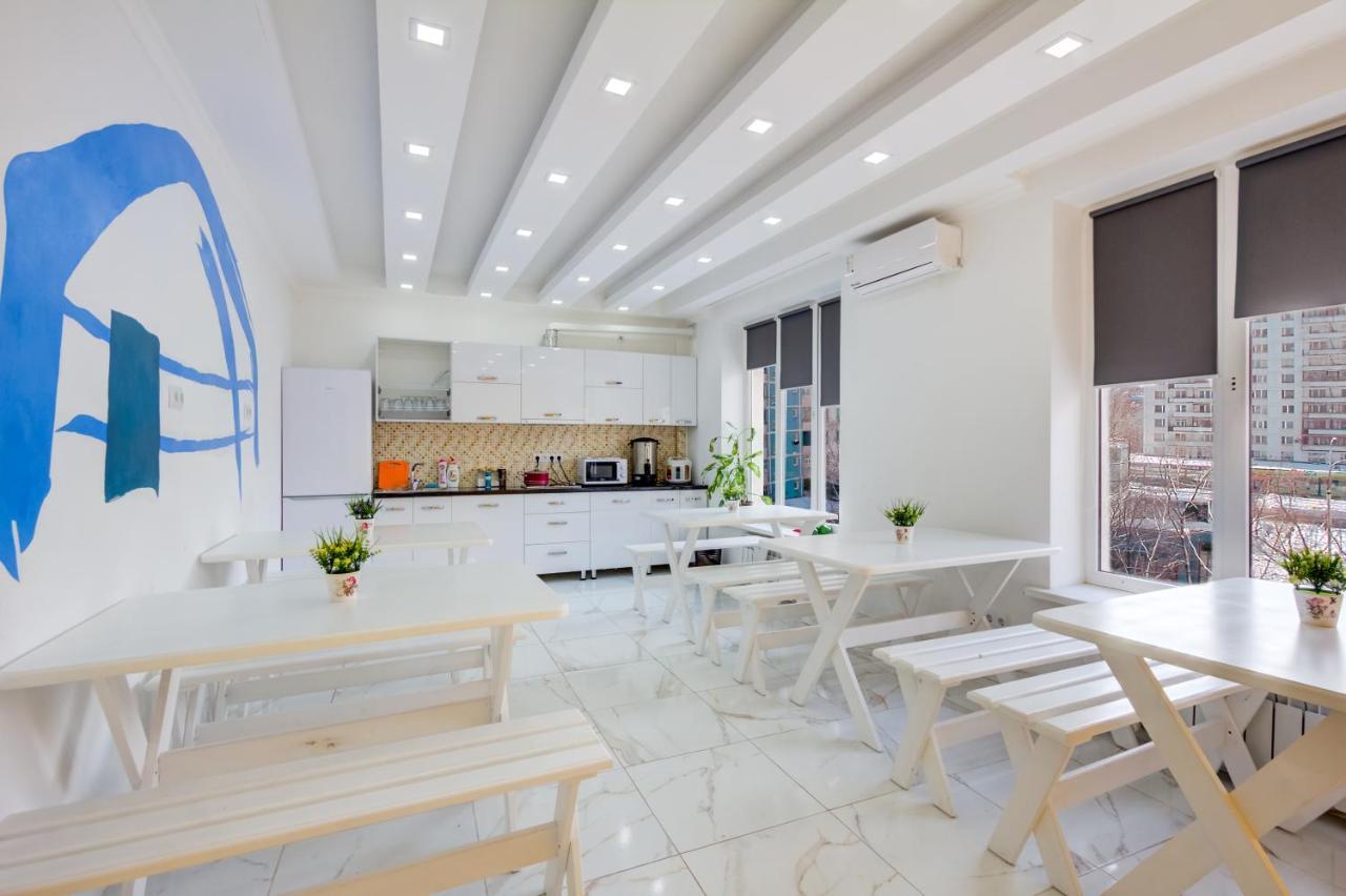 Отель WHITE Бишкек Экстерьер фото